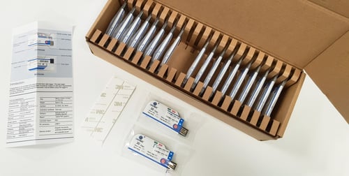 Temperature data loggers for monitoring temperatures in transit or during storage