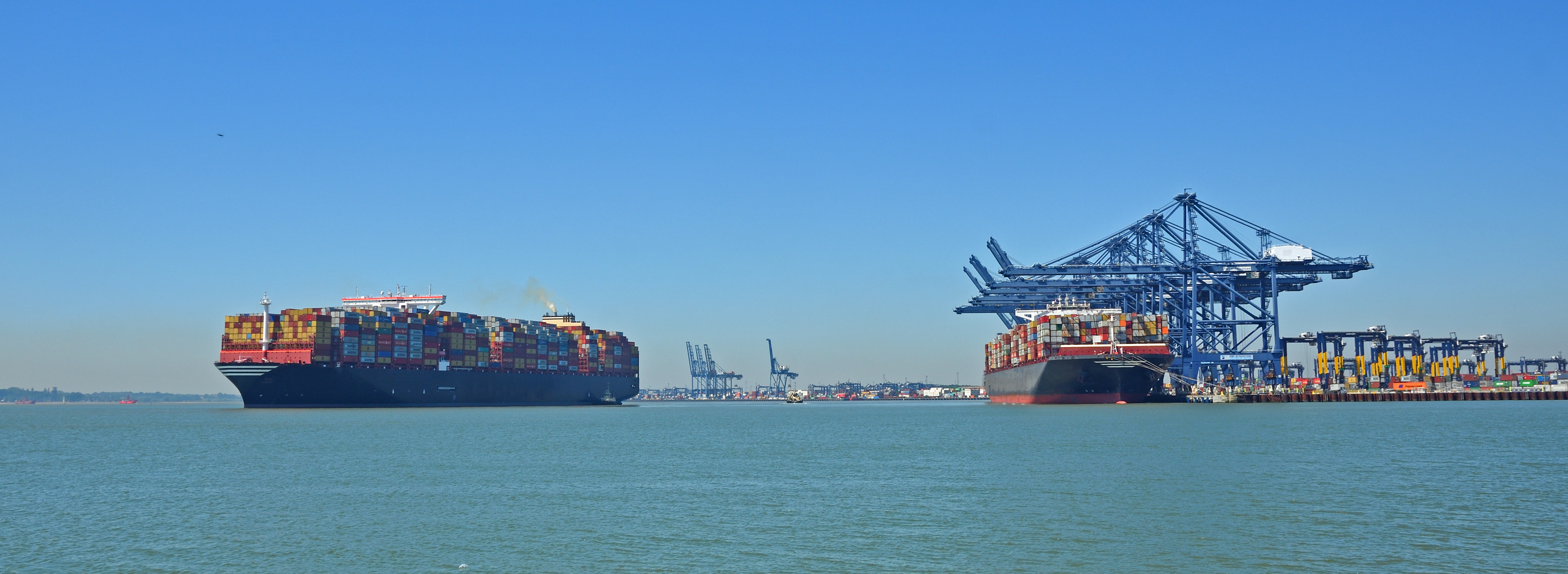 AdobeStock_413570613 container ship felixstowe